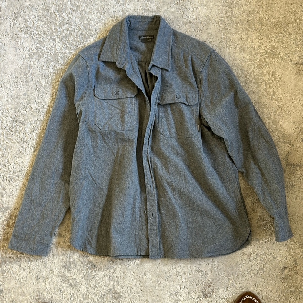 Men’s Eddie Bauer Gray button up long sleeve size large